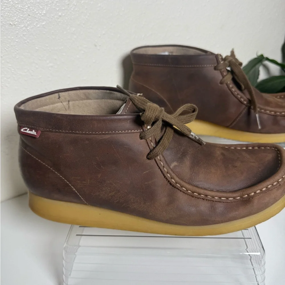 Clarks Men's Brown Chukka Boots - Picture 2 of 8